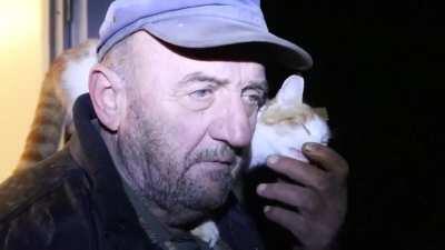 A cat shows love for the owner on Live TV afrer he lost his home in the recent Croatia earthquakes.