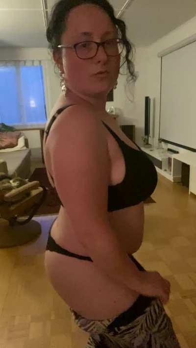 This mom can’t stop being naughty