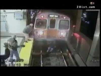 Disoriented man falls onto the tracks