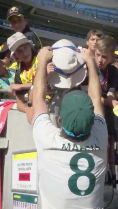 For all those people who were trolling Marsh for keeping his legs on WC trophy. What a lovely guy Bison is !