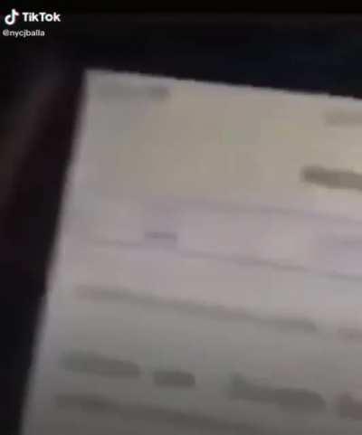 Banda, le revise el celular a mi hermano pequeño