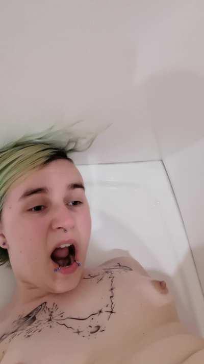 Pissing on myself feels so good