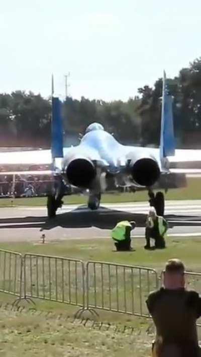 WCGW if I crouch just behind a fighter jet ?