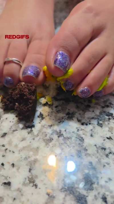 [F33] I LOVE Halloween and playing with my food