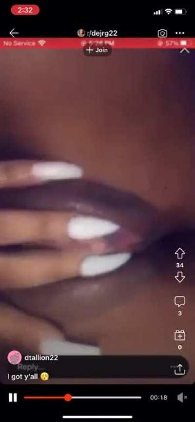 Niggas tryna charge y’all here