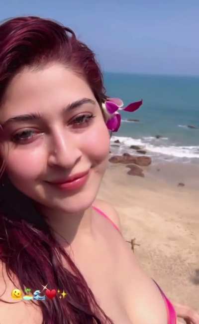 Sonarika Bhadoria showing us what we wanna see 👀