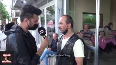 ultra mega svihs, adam konusmayı bilmiyor ama oy veriyor