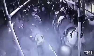 Gunfight breaks out on Mexican bus: Off-duty police officer vs two gangsters.