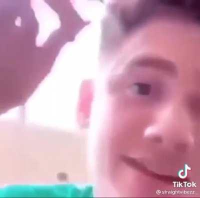 Turn dis beech scraitup