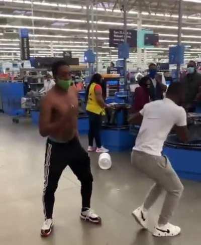 FIghTiNg In WAlmaRT