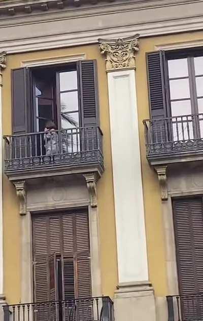 british gets mad at spanish balcony (he couldn’t jump off it)