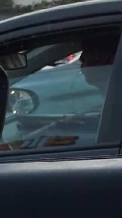 Live show at a traffic light