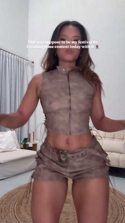 she loves showing off that ass 