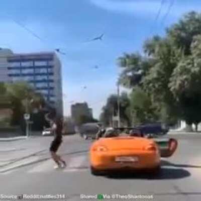 Queria eu fazer isso quando alguém para o carro emcima da faixa no sinal fechado