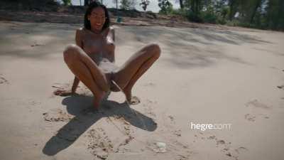 Chloe Beach Pee
