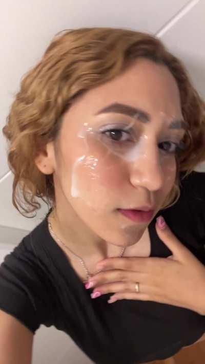 Come on darling, give me a thick facial 🙈