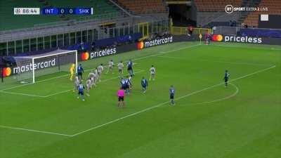 Internazionale 0-0 Shakhtar Donetsk - Lukaku blocks Sanchez's header