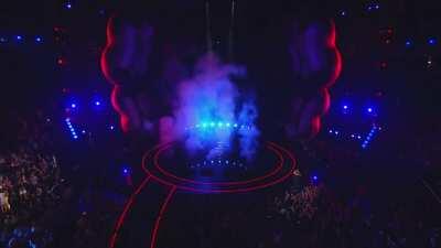 Drake - Performing Hold On We’re Going Home & Started From The Bottom at the MTV Video Music Awards in 2013