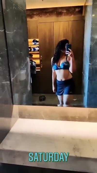 Shreeya chinchwalkar in her bra