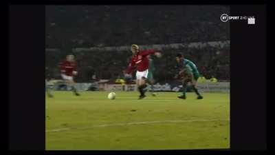 Paul Scholes remembers nicking the ball off Pep Guardiola on his European debut in ‘94 [BT Sport]