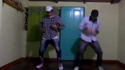 Temazo😎👊(pd:creo que es la música original del video equisde