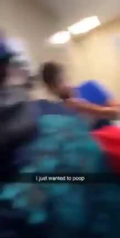O cara só queria cagar