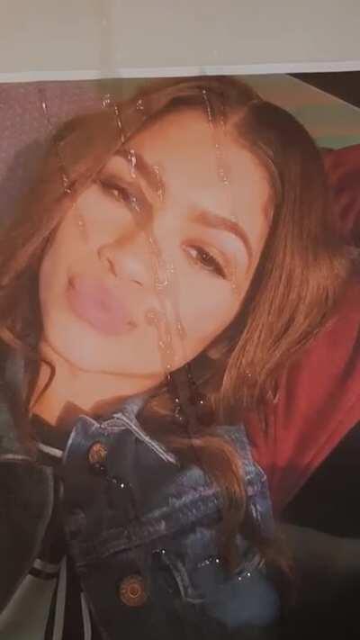 Zendaya puckering up for some cum