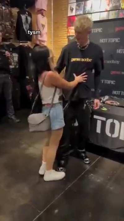 Guys takes his wife to meet her male celebrity crush MGK...