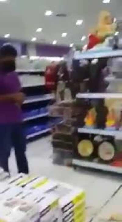 Bahraini women destroyed buddha statue while screaming 