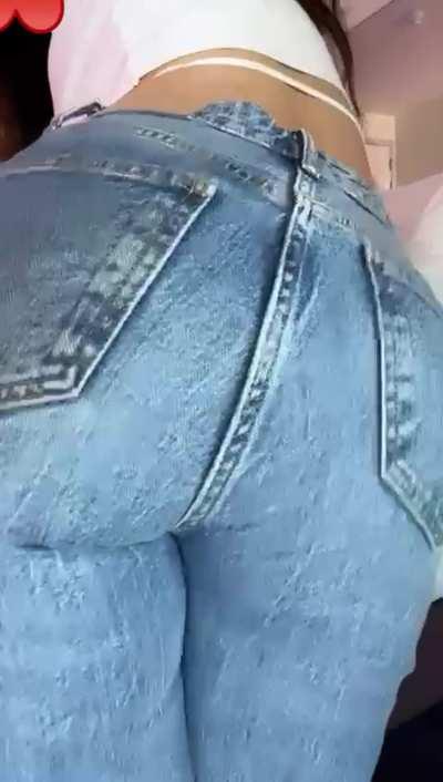 Wanna have a sniff? 😳