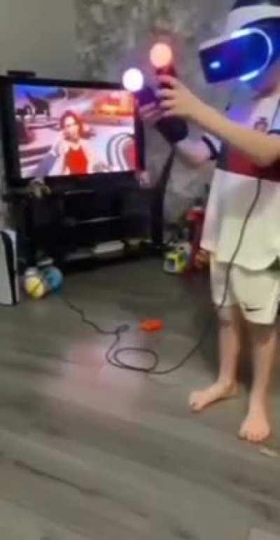 Kid got so invested he forgot about mom