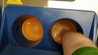 Automatic hand washing machine