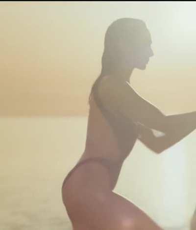 Gal Gadot is a beautiful sight for sore eyes