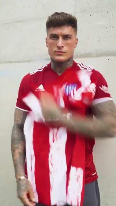 Hey guys! I'm trying to find a team to support! Help me! Which one looks good one me?