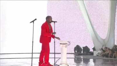 Kanye West - Runaway ft. Pusha T live at VMA 2010 HD