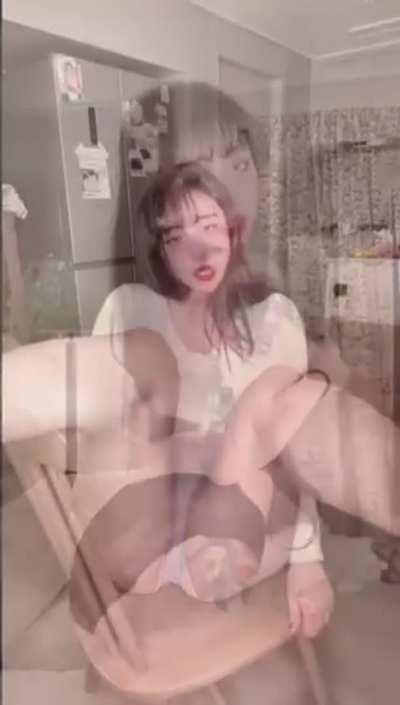 E_chi_h got those erotic sensual moves