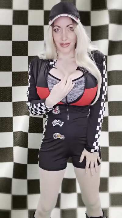 2000cc Race girl will help you finish big!