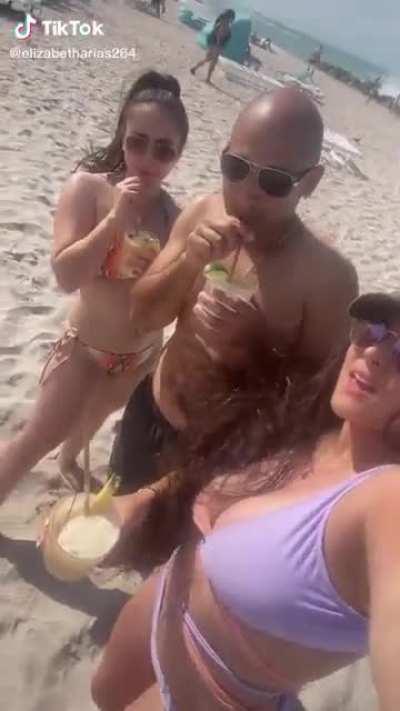 @elizabetharias264 is the girl in the pink