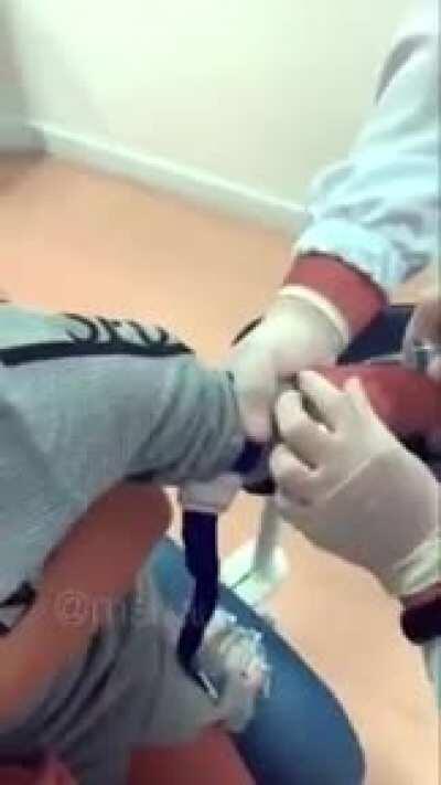 Não é meu amigo não moço? Pensei que tu fosse meu amigo ( ; _ ; )