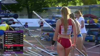 Pole vaulter with a great ass