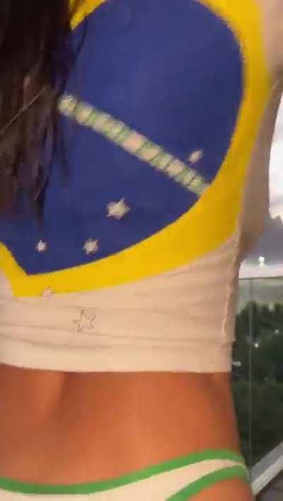 Emily Ratajkowski needs her bikini pulled off and bent over this balcony