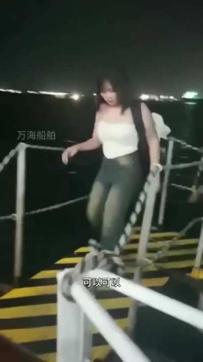 以为遇到海盗，没想到海上竟然还有