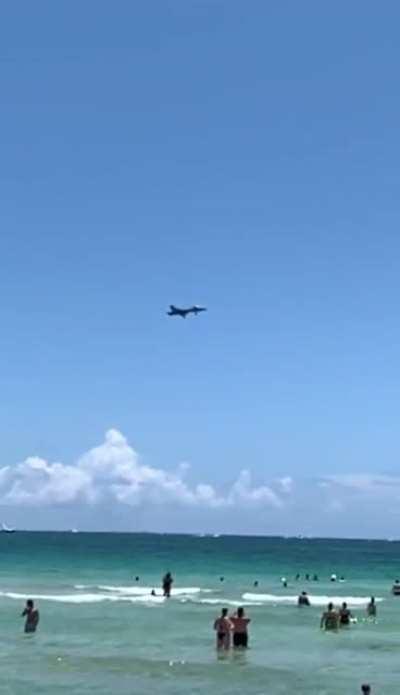 NEW: UFO / UAP filmed with good quality in slow-Motion. At the Miami air and sea show. Looks like it came from the water. Source in comments