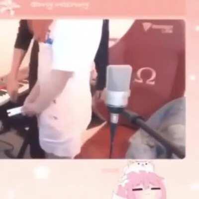 TF2 player's when see a VTuber