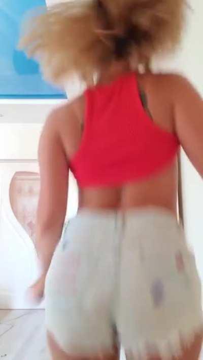 we meet on the beach and went to your room, now your move =)