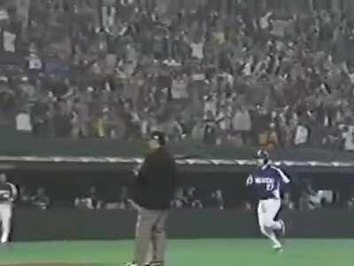 2004 Japan Series, Motonobu Tanishige crushes a grand slam, as well as the catcher's soul