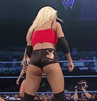 Torrie Wilson‘s 🍑 jiggle 👀