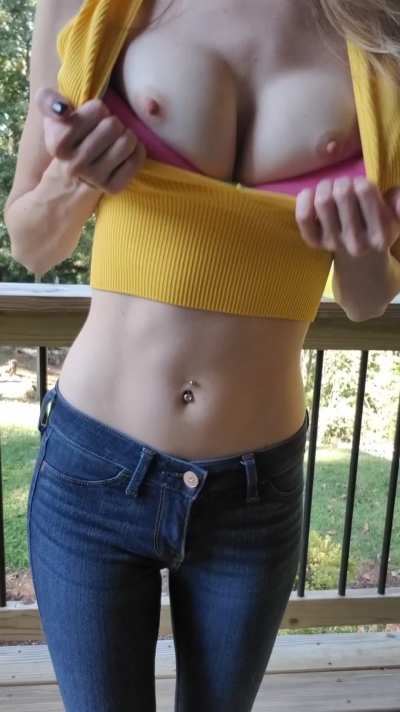 I also have a Fansly for my more naughty content btw. 🙈