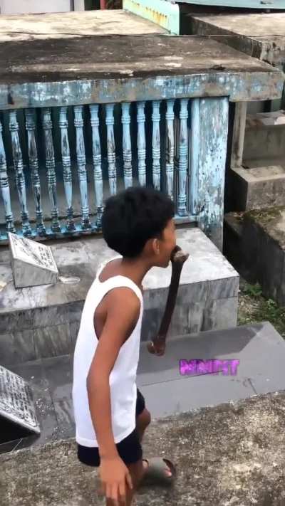 Kinagat niya talaga 😭