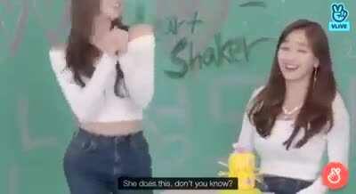 throwback to when Sana admitted that she likes watching jihyo shake her butt #HappySanaDay